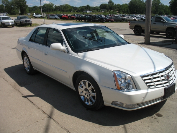 CADILLAC DTS 2011 image 1