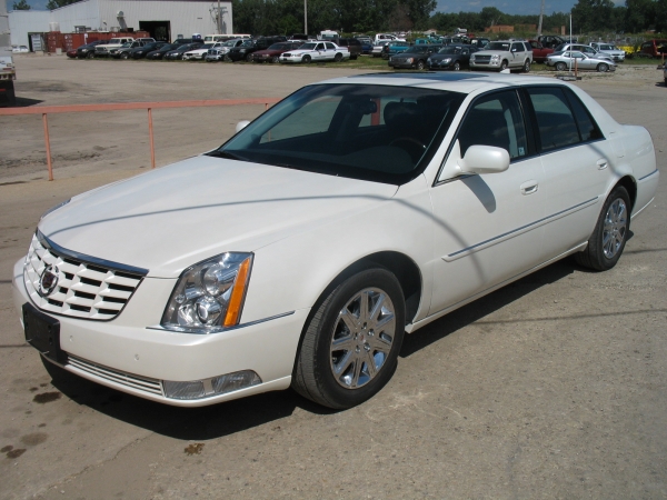 CADILLAC DTS 2011 image 1