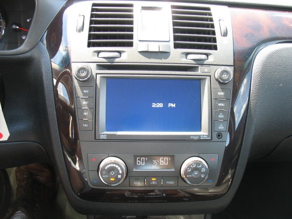 CADILLAC DTS 2011 image 1